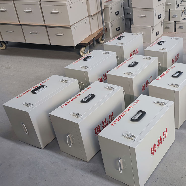 <strong>玻璃钢雷管箱的生产标准解析：安全、性</strong>